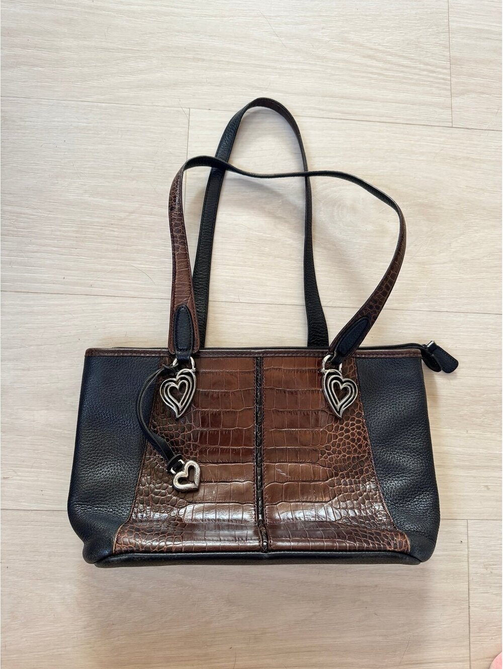 Brighton shoulder bag with interior and bottom side